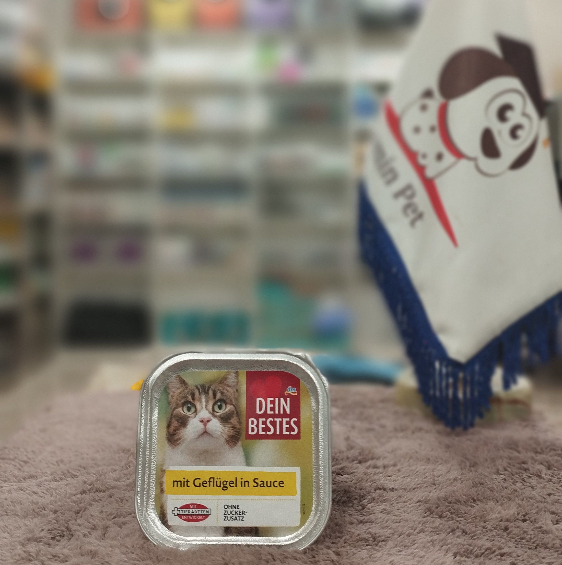 ووم گربه دین بست بدون غلات با طعم مرغ در سس گوشت